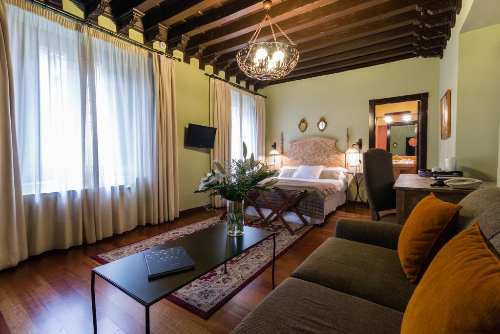 Palacio De Mariana Pineda Granada Værelse billede